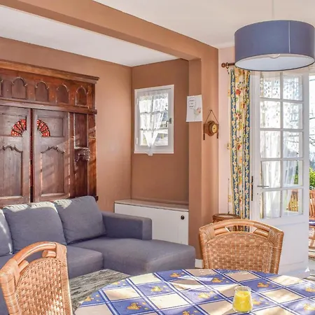2 Bedroom Cozy In Cast Le Guildo Saint-Cast-le-Guildo